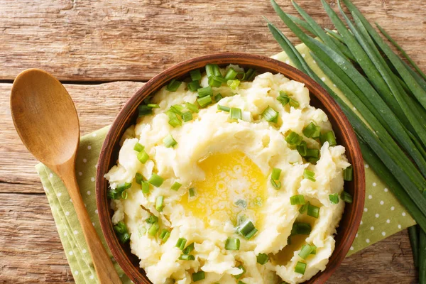 Estilo Rústico Puré Papas Con Cebolla Verde Mantequilla Cerca Tazón — Foto de Stock