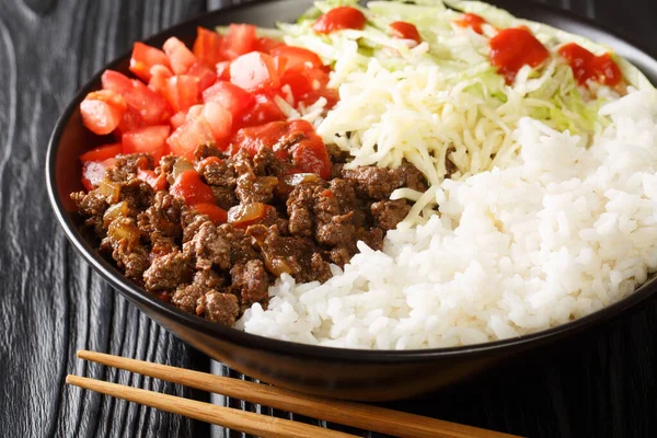 Taco Arroz Takoraisu Prato Fusão Japonês Mexicano Consistindo Carne Moída — Fotografia de Stock