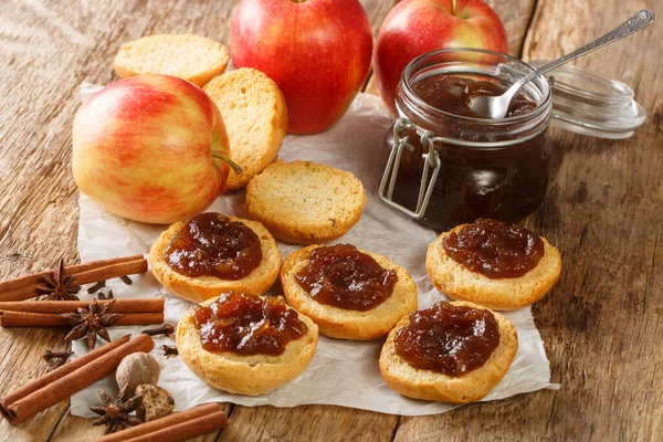 Appelboter Bereid Uit Biologische Appels Toast Close Tafel Horizontaal — Stockfoto