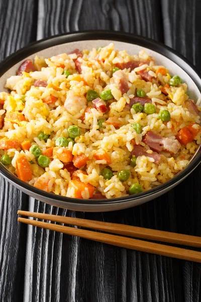 Yangzhou Fried Rice Traditional Chinese Food Close Plate Table Vertica — Stock Photo, Image