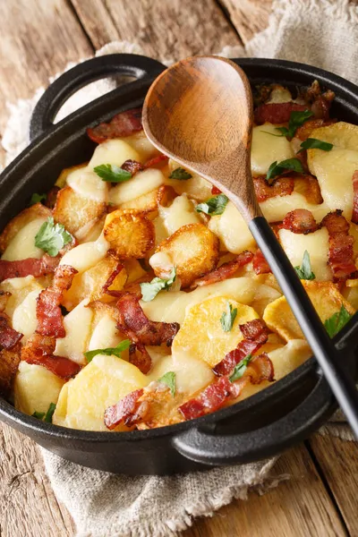 Truffade Plato Tradicionalmente Asociado Con Auvernia Francia Cerca Sartén Sobre —  Fotos de Stock