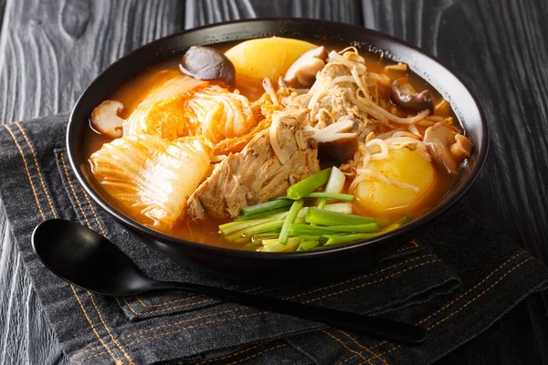 Sopa Osso Porco Coreano Gamjatang Picante Saborosa Com Batatas Cremosas — Fotografia de Stock