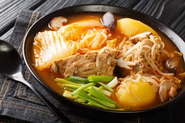 Gamja Tang Oder Schweinebrücken Eintopf Ist Eine Würzige Koreanische Suppe — Stockfoto