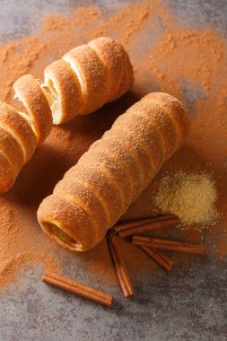 Tatlı Trdelnik, başta Avusturya, Çek Cumhuriyeti, Slovakya ve Macaristan olmak üzere çok sayıda Orta Avrupa ülkesinde masaya yakın olarak bulunur. Dikey