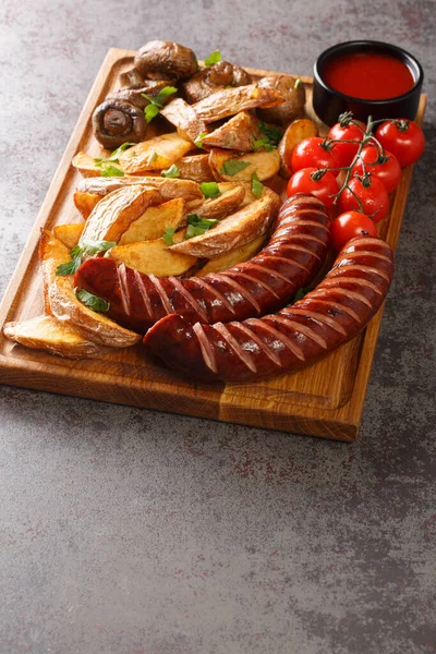 Typical Fast Food Grilled Sausages Potato Wedges Mushrooms Sauce Close — Foto Stock