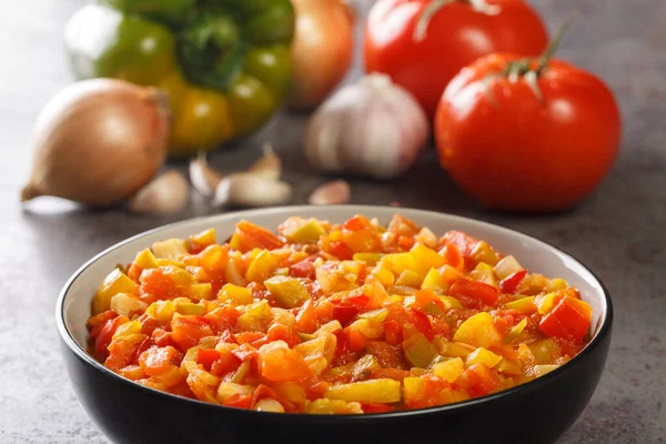 Salsa Sofrito Casera Pimientos Tomates Ajo Cebollas Cerca Plato Sobre — Foto de Stock