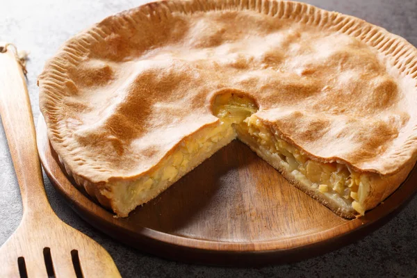 Tarte Sablée Fromage Oignons Dans Une Assiette Sur Table Horizonta — Photo