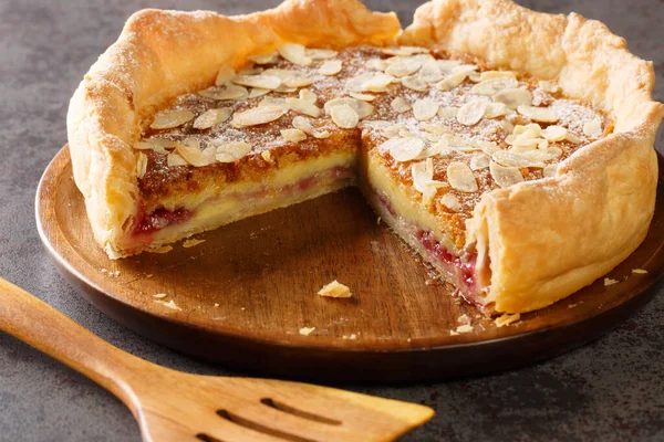 Αγγλικό Γλυκό Κέικ Bakewell Pudding Μαρμελάδα Βατόμουρο Και Γέμιση Πάστας — Φωτογραφία Αρχείου