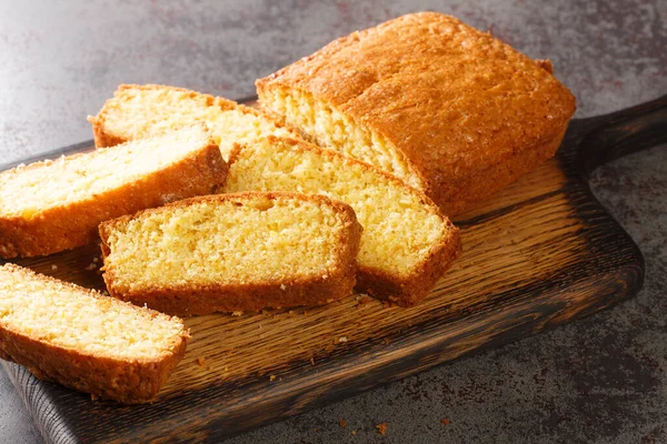 Savoureux Gâteau Éponge Madère Gros Plan Servi Sur Une Planche — Photo