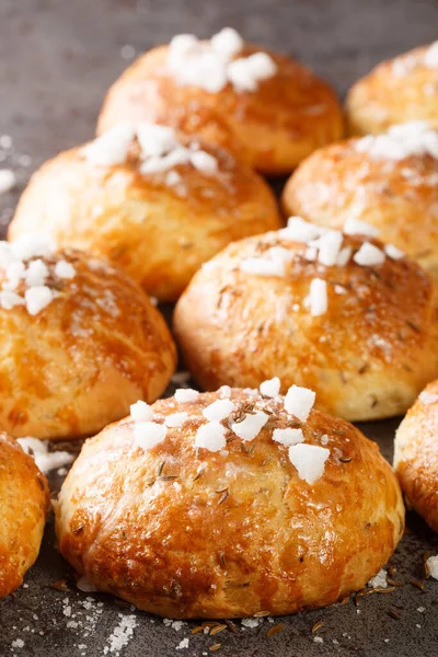 Bath Buns Classic English Sweet Pastry Glazed Syrup Topped Caraway — стокове фото