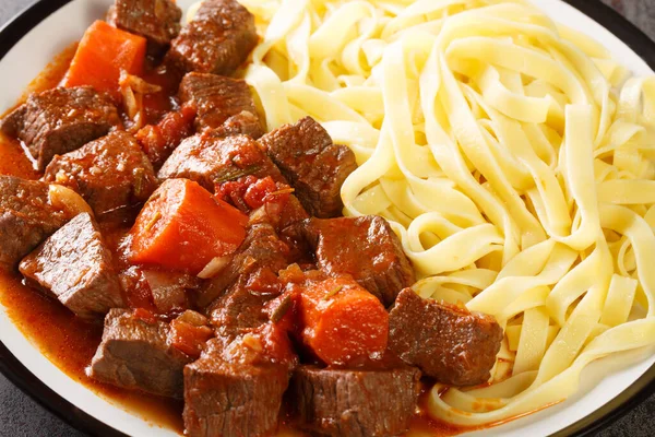 Slowly Stewed Spicy Beef Red Wine Vegetables Served Noodles Close — Fotografie, imagine de stoc
