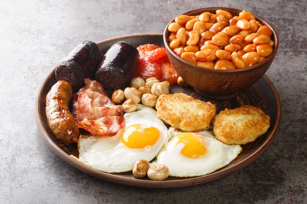 Desayuno Inglés Completo Con Huevos Fritos Salchichas Tocino Pudín Negro —  Fotos de Stock