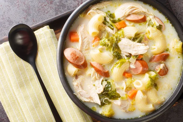 Creamy Chicken Sopas Adalah Sup Filipina Dengan Pasta Sayuran Sosis — Stok Foto