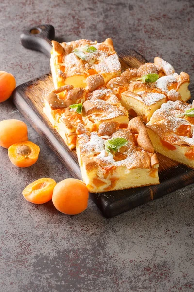 Slices Fresh Apricot Iced Sponge Cake Fruits Closeup Wooden Board — Stock Photo, Image