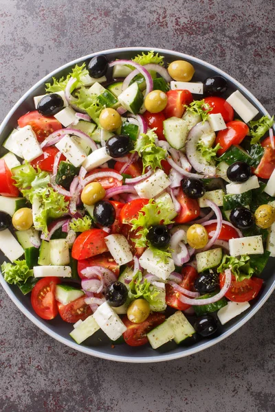 Traditional Greek Salad Tomatoes Cucumbers Onions Olives Cheese Seasoned Olive — Stock Photo, Image
