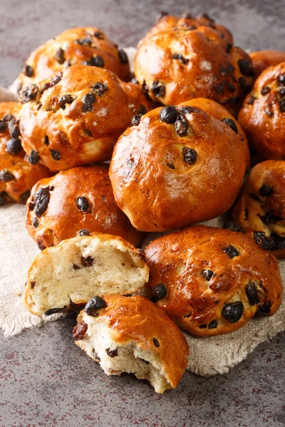 Frenk üzümlü çörek, üzümlü üzümlü ve üzümlü bir Avrupa çöreğidir. Dikey