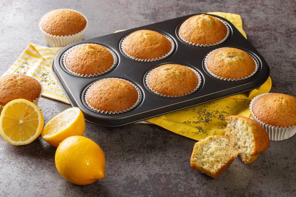 Deliziosi Muffin Sani Con Semi Papavero Scorza Limone Primo Piano — Foto Stock