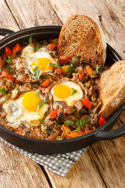 Acquacotta Maremmana Sopa Verduras Toscana Con Huevos Cerca Olla Mesa —  Fotos de Stock