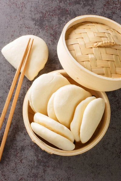 Close Steamed Bao Buns Leaf Bamboo Basket Table Vertical Top — Stock Photo, Image