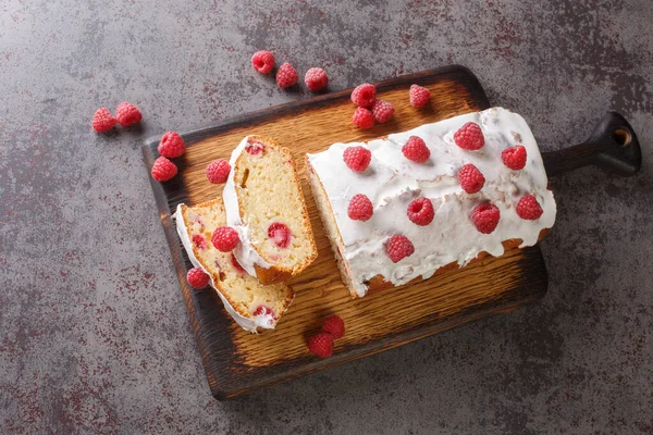 Vanille Cake Met Framboos Witte Citroen Glazuur Close Een Houten — Stockfoto