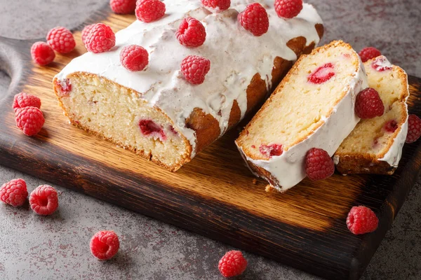 Delicious Raspberry Loaf Cake Bread Lemon Glaze Close Wooden Board — Foto de Stock