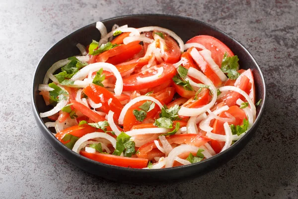 Salada Tomate Vegetariana Saudável Com Cebola Coentro Temperado Com Azeite — Fotografia de Stock