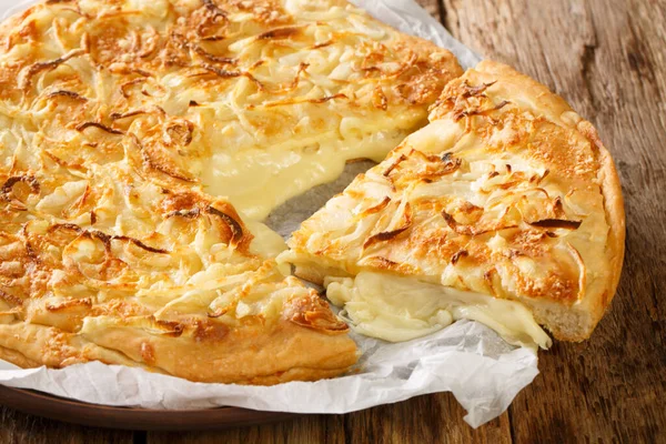 Fugazzeta Argentinian Stuffed Pizza Filled Layer Mozzarella Cheese Sliced Onions — Φωτογραφία Αρχείου