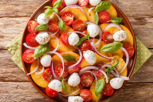 Summer Peach Caprese Salad Mozzarella Cherry Tomatoes Close Plate Wooden — ストック写真