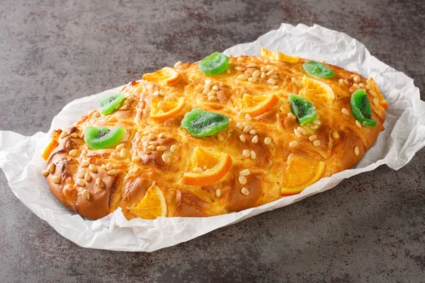 Coca Sant Joan Sweet Flat Bread Topped Pine Nuts Candied — Stockfoto