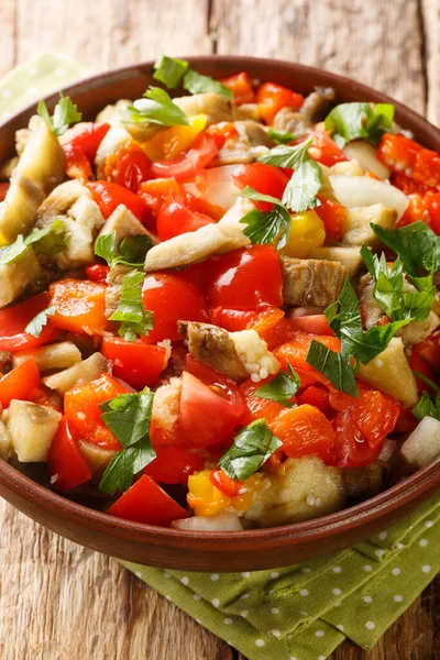 Ensalada Turca Con Berenjena Parrilla Pimientos Horneados Cebollas Tomates Ajo —  Fotos de Stock