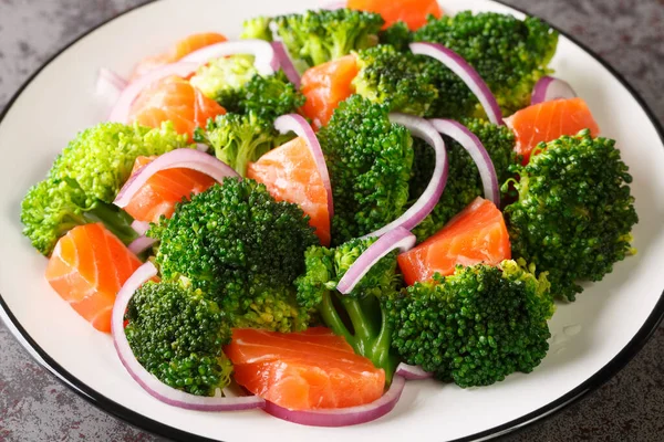 Fresh Healthy Salad Boiled Broccoli Smoked Salmon Red Onion Close — Stock Photo, Image