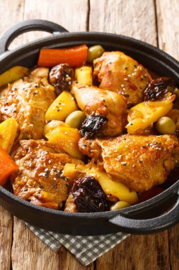 Gallo en chicha, El Salvador 'da ve diğer Orta Amerika ülkelerinde de popüler olan geleneksel bir tavuk yemeğidir. Dikey