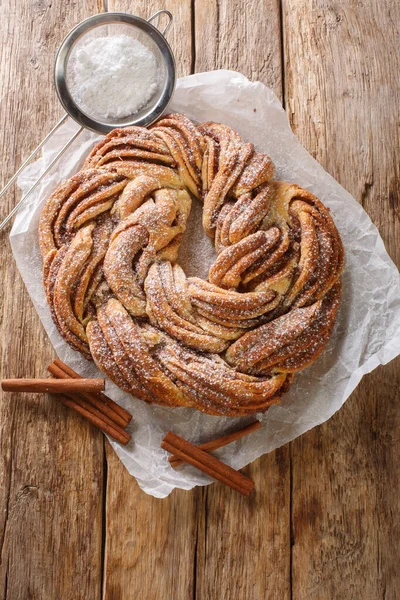 Délicieuse Couronne Maison Kringle Avec Sucre Cannelle Gros Plan Sur — Photo