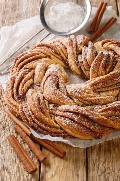 Estonian Kringle Cinnamon Braid Bread Powdered Sugar Closeup Paper Wooden — Stock Photo, Image