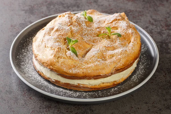 Karpatka Enkel Polsk Karpatisk Gräddtårta Dessert Närbild Plattan Bordet Horisontaltta — Stockfoto