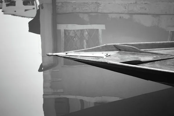 Vinkel båt — Stockfoto