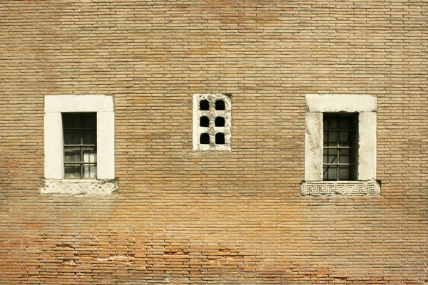 Tre fönster — Stockfoto