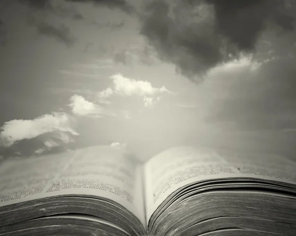 Sacred reading — Stock Photo, Image