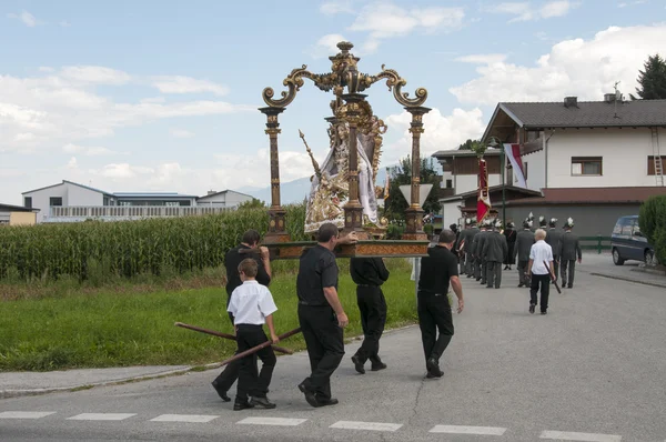 Processie van maria Hemelvaart in axams, Oostenrijk — Stockfoto