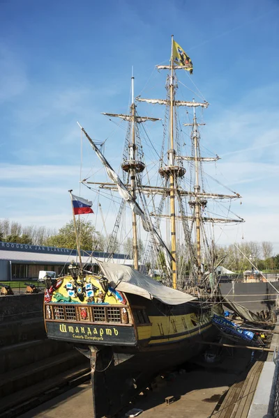 The russian frigat Shtandart for renovation in the dry dock — Stock Photo, Image