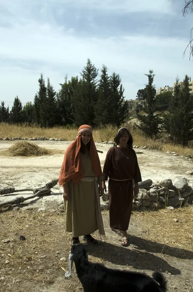 Femme dans le jardin de Nazareth — Photo