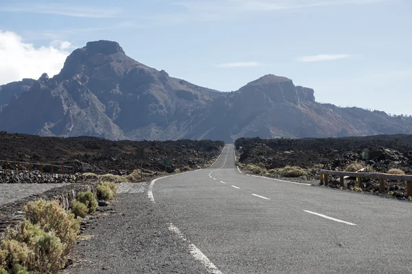 De weg naar de vulkaan — Stockfoto