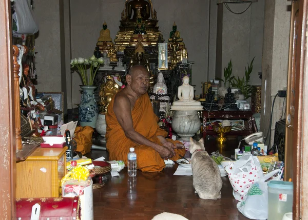 zwei alte kleine ländliche Häuser aussehen wie Wohnort der sieben