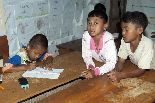 Kinder in der Schule — Stockfoto