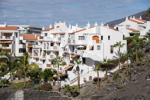 Tenerife los gigantes de ev sahipliği yapmaktadır.
