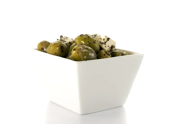 Formaggio fetta e olive verdi — Foto Stock