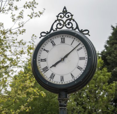 eski metal istasyonu saat