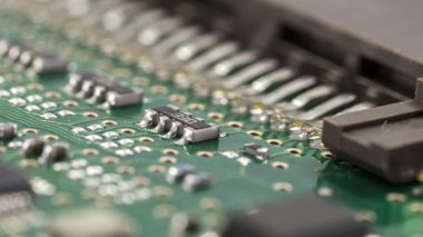 mikroçip ile yeşil elektrik devre kartı