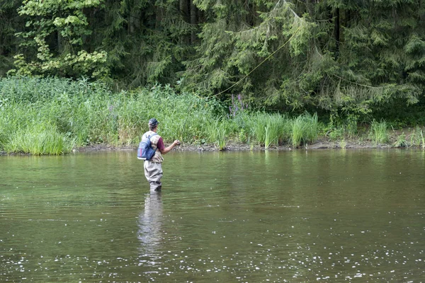 adam flyfishing ile meşgul
