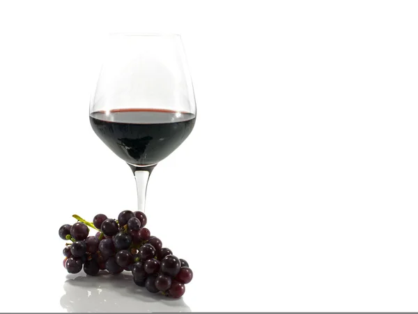 Rött vin och röda druvor — Stockfoto